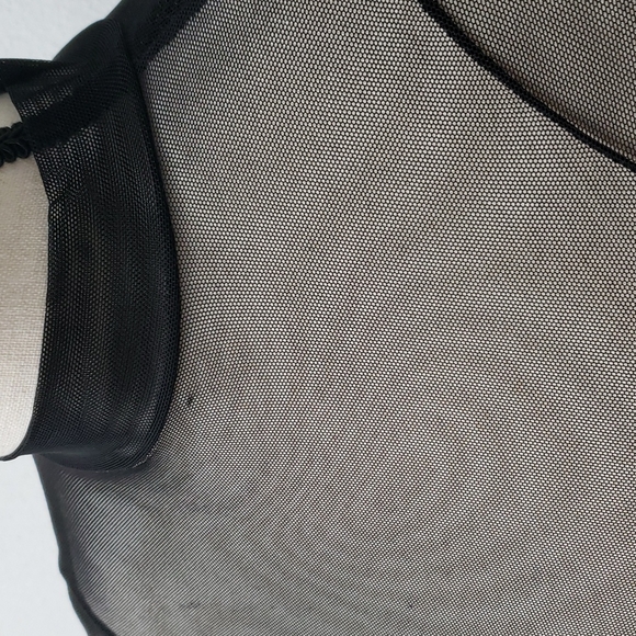 Mesh crop Top - Picture 2 of 3